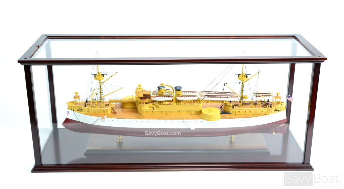Display case for container ship – SavyBoat