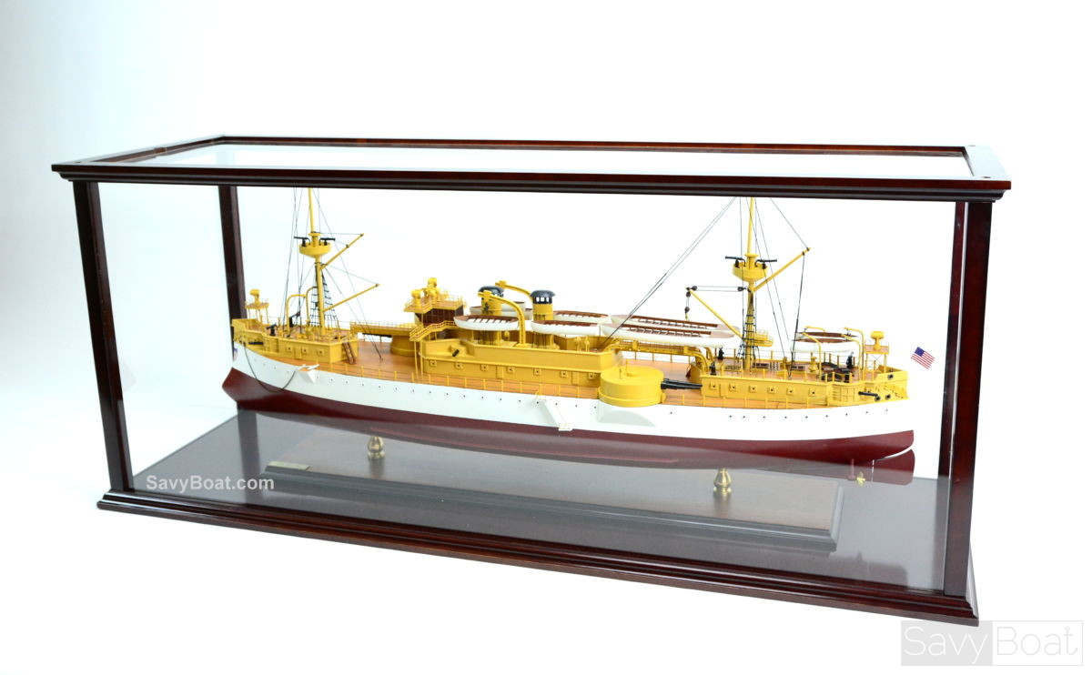Display case for container ship – SavyBoat